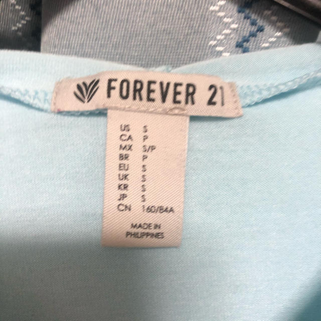 FOREVER 21(フォーエバートゥエンティーワン)のforever21  ジップアップパーカー 水色 ショート丈 長袖 レディースのトップス(パーカー)の商品写真