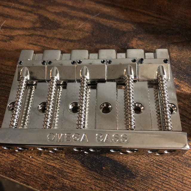 5-String Omega Bass Bridge 楽器のベース(パーツ)の商品写真