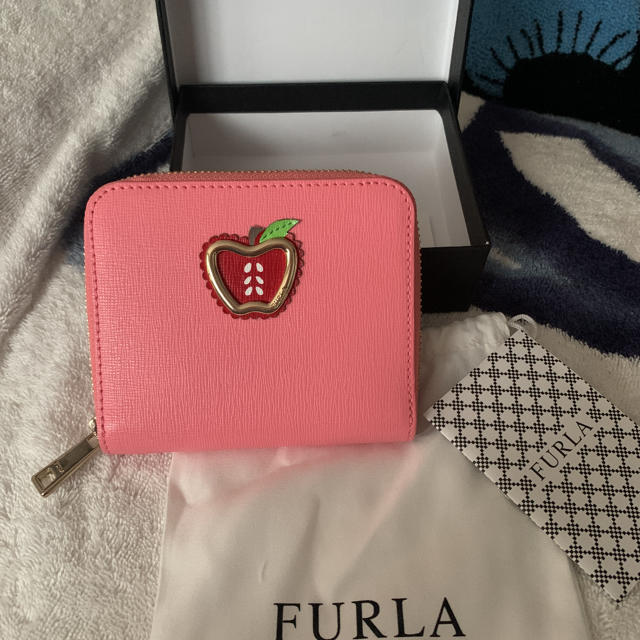 Furla(フルラ)のフルラ  FURLA 新品未使用　リンゴ　二つ折り財布　レア メンズのファッション小物(折り財布)の商品写真