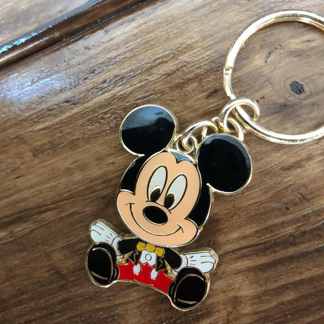 Disney(ディズニー)のディズニー　Mickeyキーホルダー エンタメ/ホビーのおもちゃ/ぬいぐるみ(キャラクターグッズ)の商品写真