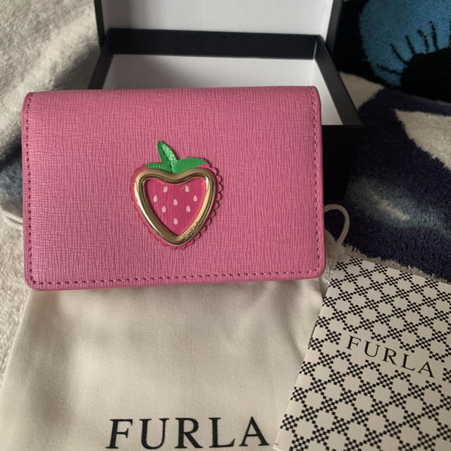 Furla(フルラ)のフルラ  激カワ　イチゴちゃん　ミニ財布　新品未使用 レディースのファッション小物(財布)の商品写真