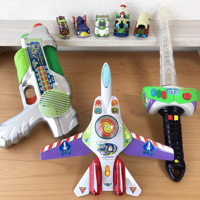 Disney - トミカ トイストーリー&バズ・ライトイヤー 銃/宇宙船/剣