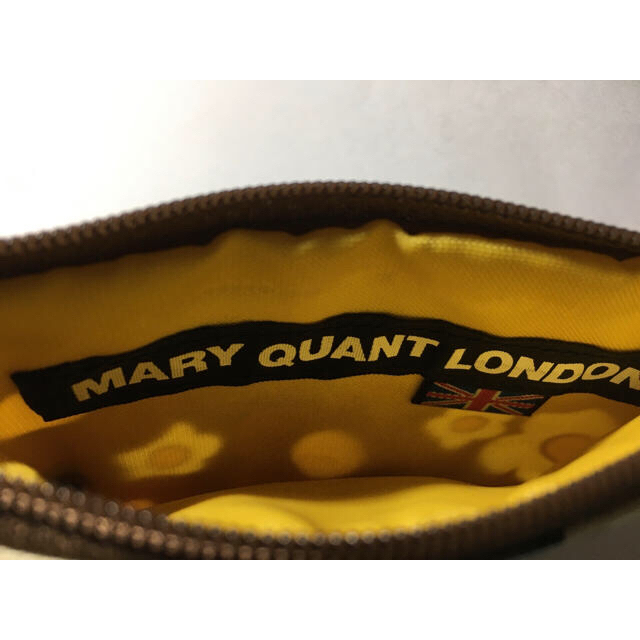 MARY QUANT(マリークワント)のMARYQUANT  ティッシュケースポーチとストライプ小皿 インテリア/住まい/日用品のキッチン/食器(食器)の商品写真