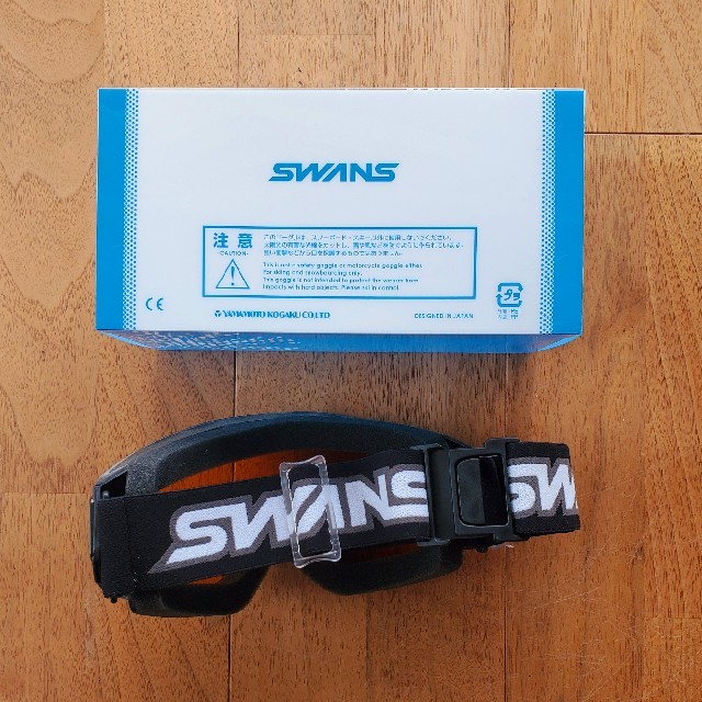 SWANS(スワンズ)のスワンズ　スキーゴーグル　黒　箱あり スポーツ/アウトドアのスノーボード(ウエア/装備)の商品写真