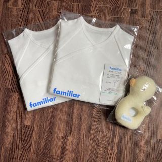 ファミリア(familiar)の【新品未使用品】familiar 新生児用短肌着2点&ガラガラ(肌着/下着)