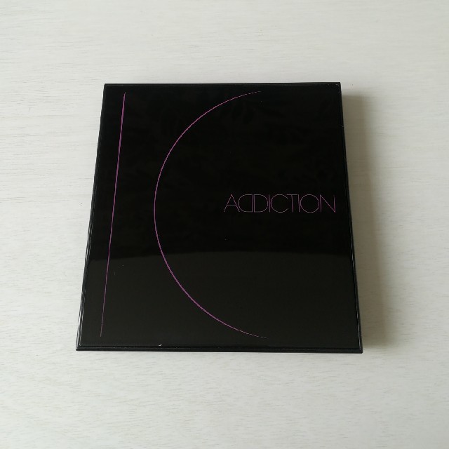 ADDICTION(アディクション)のADDICTION コンパクト ケースのみ コスメ/美容のメイク道具/ケアグッズ(ボトル・ケース・携帯小物)の商品写真