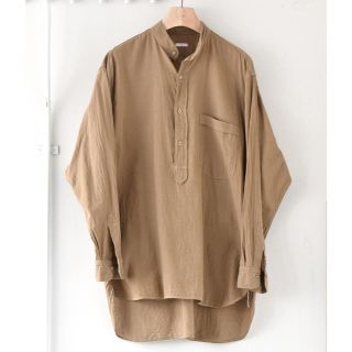 コモリ(COMOLI)の【20ss/新品】comoli ベタシャンプルオーバーシャツ サイズ 2 カーキ(シャツ)