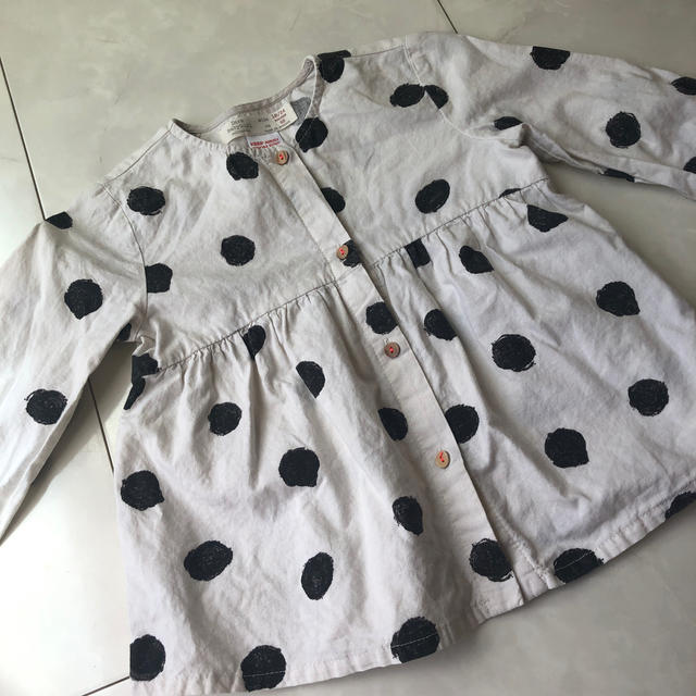 ZARA KIDS(ザラキッズ)のZARA ザラ　ドット　ブラウス キッズ/ベビー/マタニティのキッズ服女の子用(90cm~)(ブラウス)の商品写真