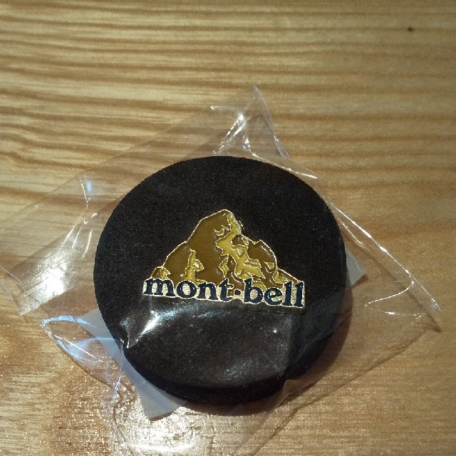 mont bell(モンベル)のmont-bell ピンバッジ ゴールド エンタメ/ホビーのアニメグッズ(バッジ/ピンバッジ)の商品写真