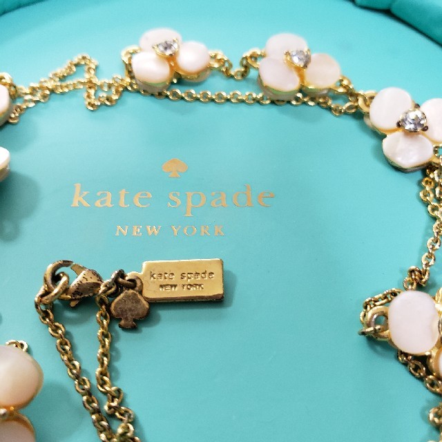 kate spade new york(ケイトスペードニューヨーク)の美品☆ケイト・スペードのロングネックレスです。 レディースのアクセサリー(ネックレス)の商品写真