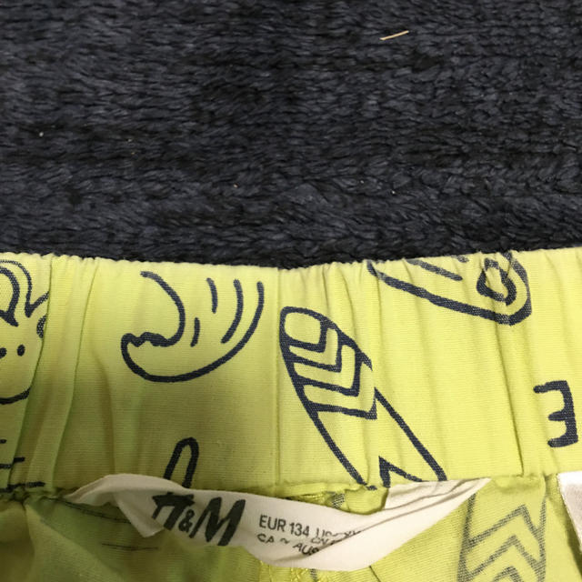 H&M(エイチアンドエム)のH &M パンツ キッズ/ベビー/マタニティのキッズ服男の子用(90cm~)(パンツ/スパッツ)の商品写真