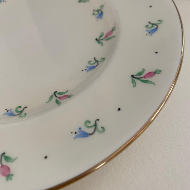 WEDGWOOD(ウェッジウッド)のウェッジウッド　可愛い小花　トリオ　イギリス製 インテリア/住まい/日用品のキッチン/食器(食器)の商品写真