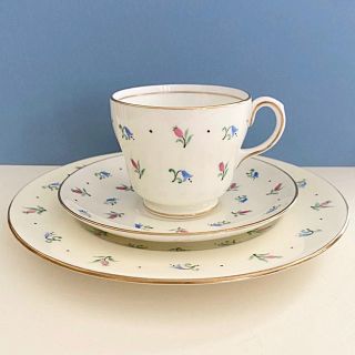 ウェッジウッド(WEDGWOOD)のウェッジウッド　可愛い小花　トリオ　イギリス製(食器)