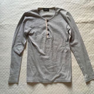 アーペーセー(A.P.C)のA.P.C. ヘンリーネック トップス カットソー ロンT グレー(カットソー(長袖/七分))