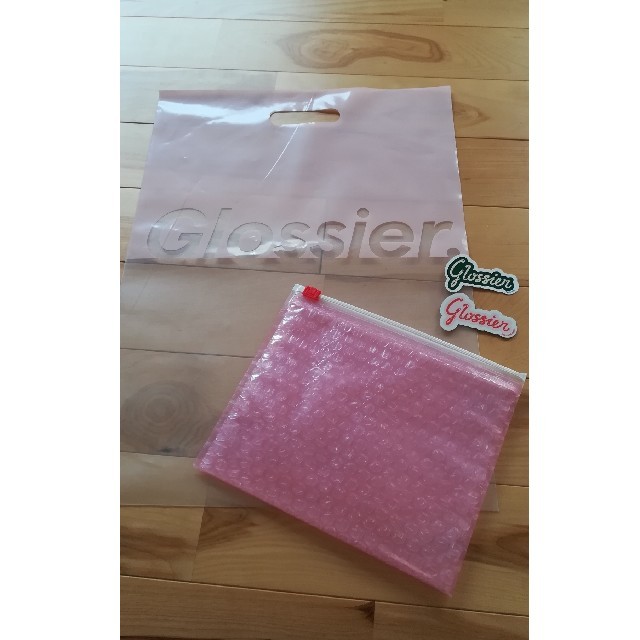 レア品 glssier ポーチ ステッカー コスメ/美容のコスメ/美容 その他(その他)の商品写真