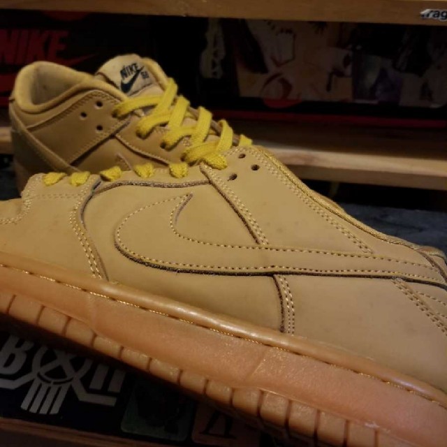 NIKE(ナイキ)の美品　NIKE DUNK LOW PREMIUM "FLAX"　ナイキ　ダンク メンズの靴/シューズ(スニーカー)の商品写真