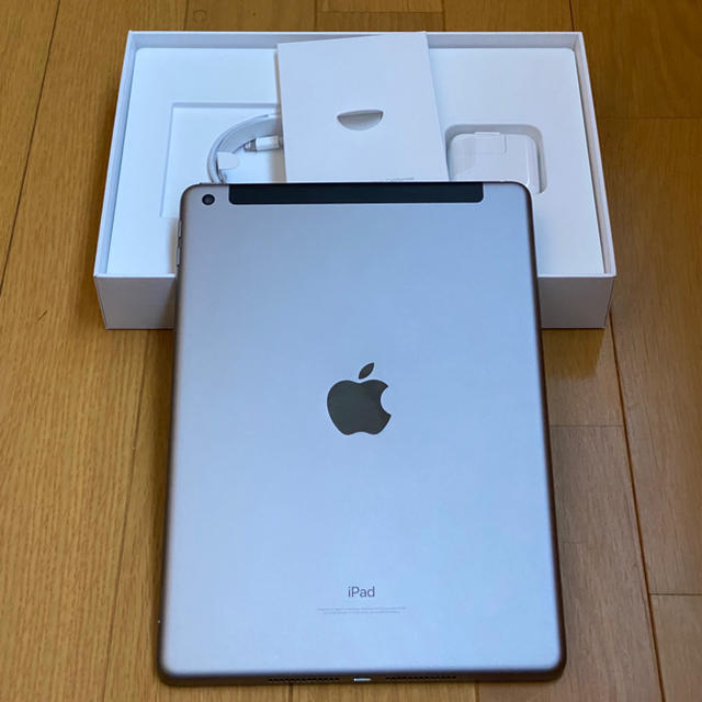 iPad 第5世代 128GB SIMフリー（スペースグレー）タブレット