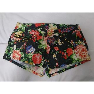 ダイア(d.i.a)のd.i.aの花柄デニムショートパンツ(新品)(ショートパンツ)