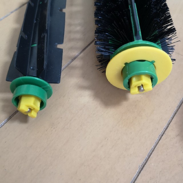 ダイソンdyson V6コードレスクリーナー掃除機2