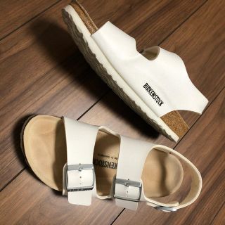 ビルケンシュトック(BIRKENSTOCK)のビルケンシュトック★サンダル白24センチ(サンダル)