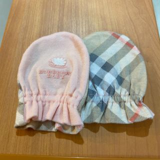 バーバリー(BURBERRY)の美品　バーバリー　ベビー ミトン　新生児　出産準備　50 60 女の子(肌着/下着)