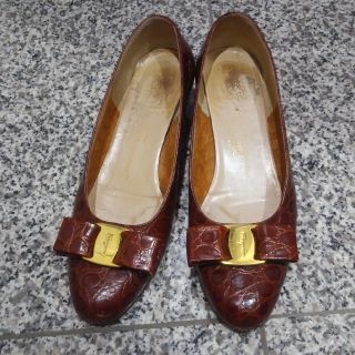 サルヴァトーレフェラガモ(Salvatore Ferragamo)のフェラガモ　ヴァラ　パンプス(ハイヒール/パンプス)