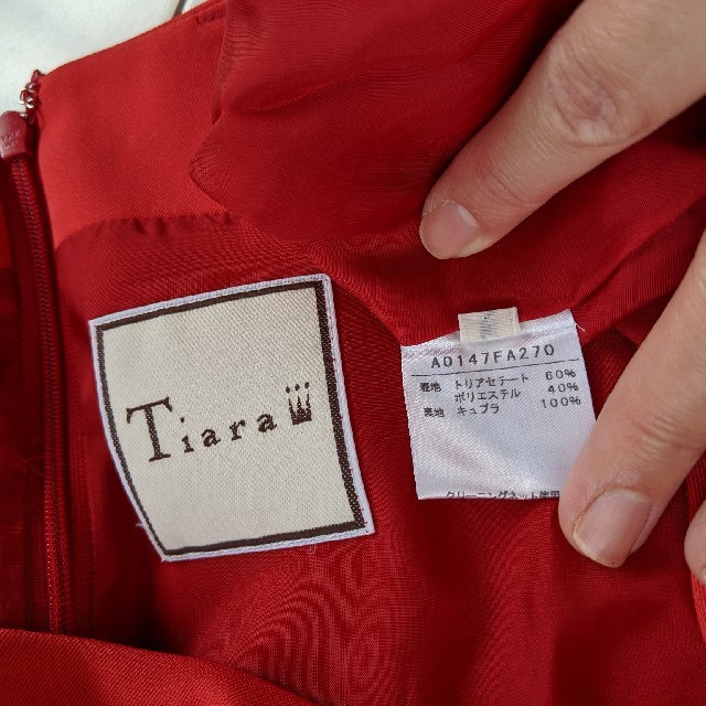 tiara(ティアラ)の【Tiara】Aラインのワンピース レディースのワンピース(ひざ丈ワンピース)の商品写真