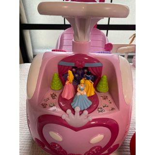 ディズニー(Disney)のディズニー プリンセス ライドオン 手押し車 足けり (手押し車/カタカタ)