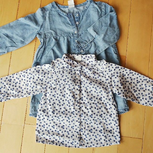 H&M(エイチアンドエム)のH&M ワンピース、シャツブラウス ２枚セット 80～90cm キッズ/ベビー/マタニティのベビー服(~85cm)(シャツ/カットソー)の商品写真