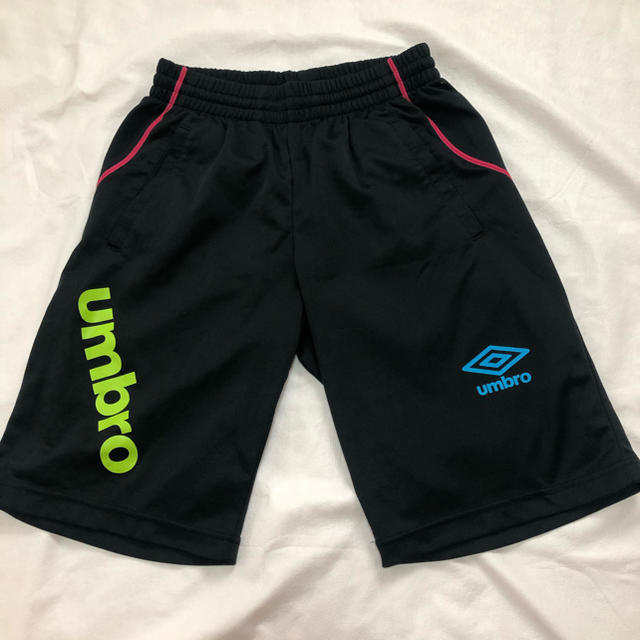 UMBRO(アンブロ)のumbro ハーフパンツ黒 スポーツ/アウトドアのサッカー/フットサル(ウェア)の商品写真