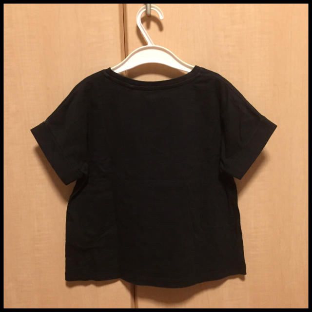 UNIQLO(ユニクロ)の【もも様専用☆】Barbie Tシャツ 120cm ブラック&ゴールド キッズ/ベビー/マタニティのキッズ服女の子用(90cm~)(Tシャツ/カットソー)の商品写真