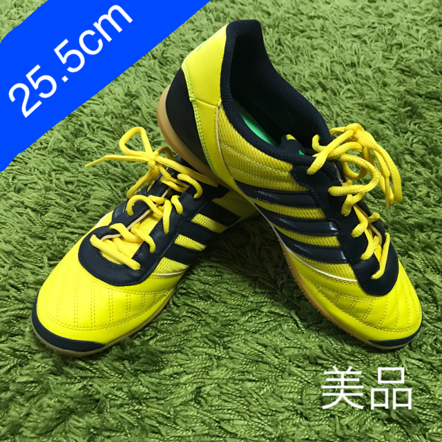 adidas(アディダス)の【25.5cm】【美品】adidas フットサルシューズ スポーツ/アウトドアのサッカー/フットサル(シューズ)の商品写真