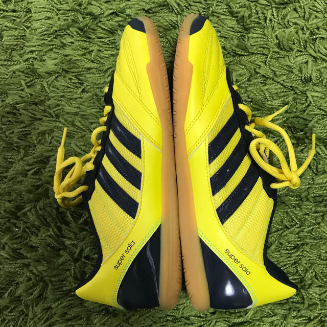 adidas(アディダス)の【25.5cm】【美品】adidas フットサルシューズ スポーツ/アウトドアのサッカー/フットサル(シューズ)の商品写真