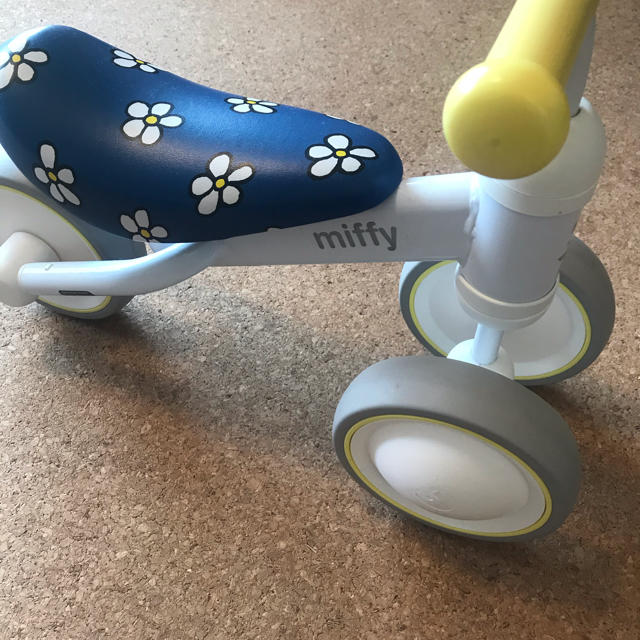 ides(アイデス)のd-bike mini miffyモデル キッズ/ベビー/マタニティの外出/移動用品(三輪車)の商品写真