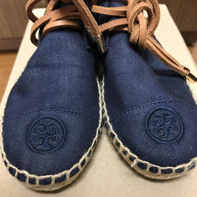 Tory Burch(トリーバーチ)の【値下げ】トリーバーチTRY BURCHスニーカー（ジーンズ地・革）小さいサイズ レディースの靴/シューズ(スニーカー)の商品写真