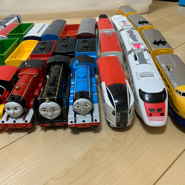 プラレールまとめ売り　トーマスおしゃべりシリーズ　廃盤 キッズ/ベビー/マタニティのおもちゃ(電車のおもちゃ/車)の商品写真