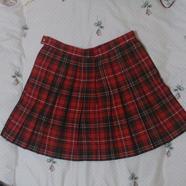 最終値下げ】制服.赤チェックスカートの通販 by ぽかぽか 最終値下げ】制服.赤チェックスカートの通販 by ぽかぽか