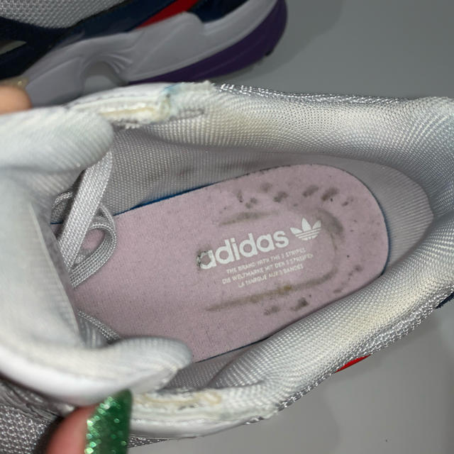 adidas(アディダス)の大人気！廃盤カラー　adidas ファルコン　24cm レディースの靴/シューズ(スニーカー)の商品写真