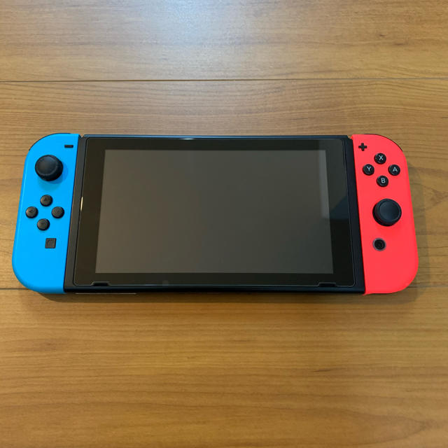 Nintendo Switch(ニンテンドースイッチ)のニンテンドースイッチ 中古 ネオンレッド ネオンブルー エンタメ/ホビーのゲームソフト/ゲーム機本体(家庭用ゲーム機本体)の商品写真