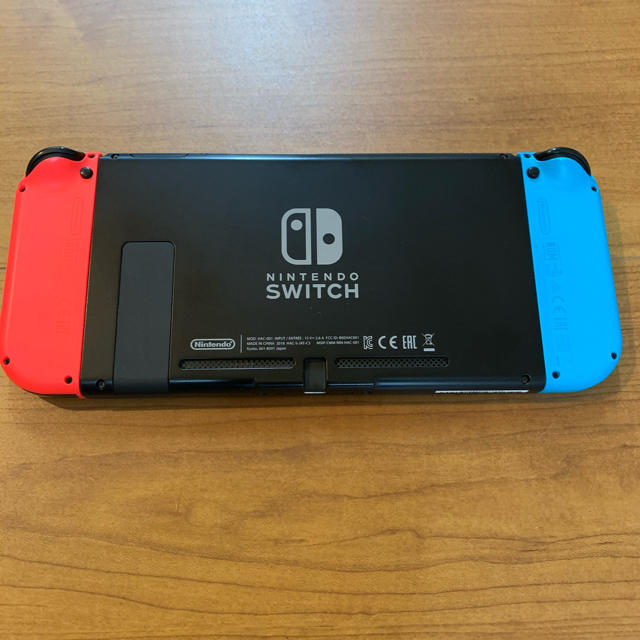 Nintendo Switch(ニンテンドースイッチ)のニンテンドースイッチ 中古 ネオンレッド ネオンブルー エンタメ/ホビーのゲームソフト/ゲーム機本体(家庭用ゲーム機本体)の商品写真