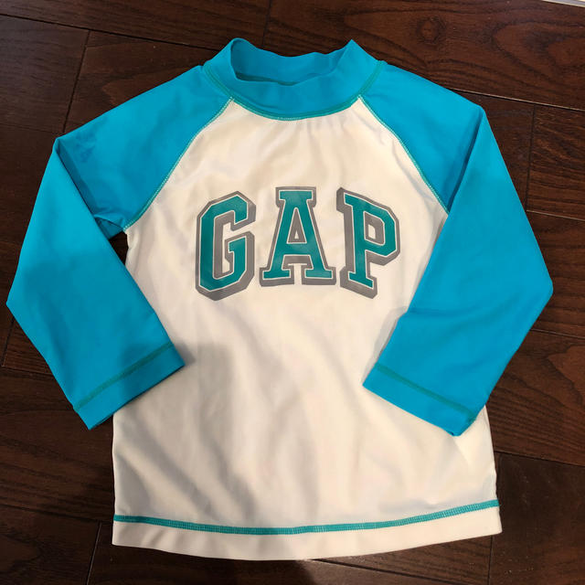 babyGAP(ベビーギャップ)の⭐︎お値下げ⭐︎早い者勝ち！！babyGap GAP ラッシュガード　水着100 キッズ/ベビー/マタニティのキッズ服男の子用(90cm~)(水着)の商品写真