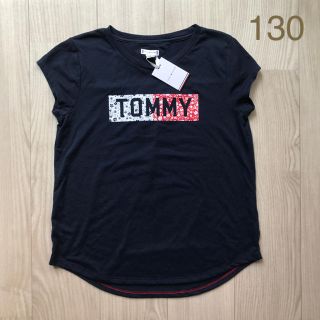 トミーヒルフィガー(TOMMY HILFIGER)の【新品未使用】トミーヒルフィガー　花柄ロゴ　キッズ　Tシャツ　130(Tシャツ/カットソー)