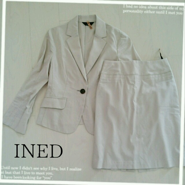 INED(イネド)のINED サマースーツ ホワイト レディースのフォーマル/ドレス(スーツ)の商品写真