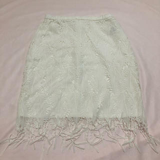 ムルーア(MURUA)の白スカート　新品未使用(ひざ丈スカート)