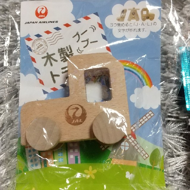 JAL(日本航空)(ジャル(ニホンコウクウ))のJAPAN AIRLINES 木製トラック キッズ/ベビー/マタニティのおもちゃ(電車のおもちゃ/車)の商品写真