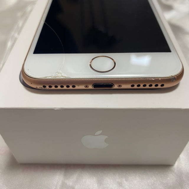 iPhone(アイフォーン)のiPhone 8 Gold 64 GB SIMフリー 付属品有！ スマホ/家電/カメラのスマートフォン/携帯電話(スマートフォン本体)の商品写真