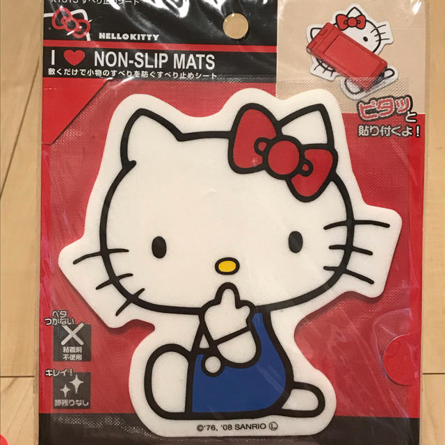 ハローキティ(ハローキティ)のHello kitty ナンバープレートキャップ・滑り止めシートセット 自動車/バイクの自動車(車内アクセサリ)の商品写真