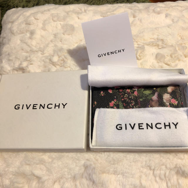 GIVENCHY(ジバンシィ)のジバンシー　カードケース（名刺入れ） レディースのファッション小物(名刺入れ/定期入れ)の商品写真
