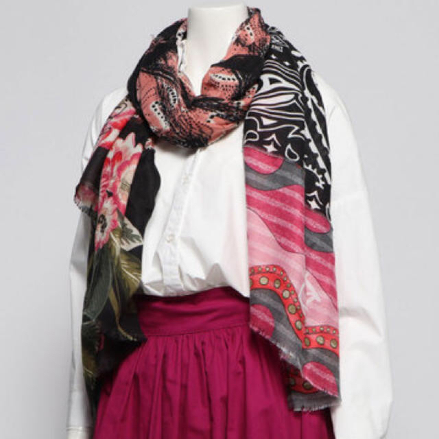 新品✨定価6900円　デシグアル　お洒落なスカーフ　大特価❣️