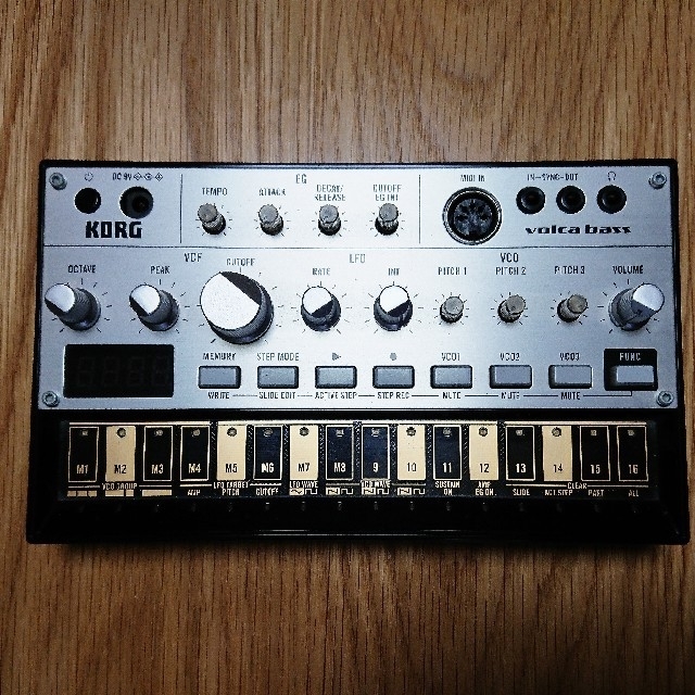 KORG VOLCA BASS&BEATS（スターターキット付属品有）